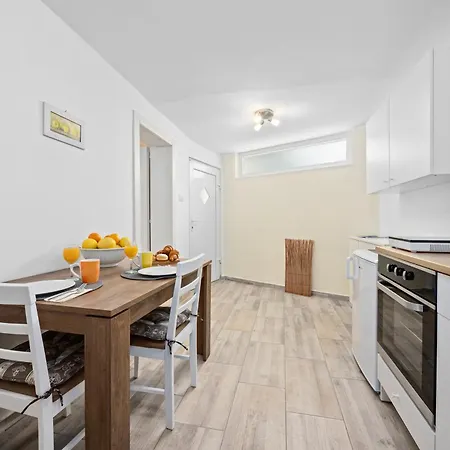 Valkane Apartment *