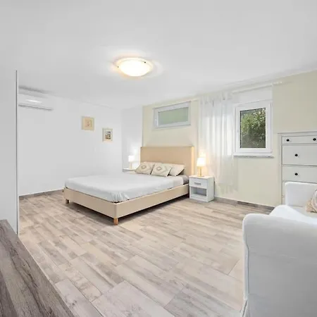 Valkane Apartment *